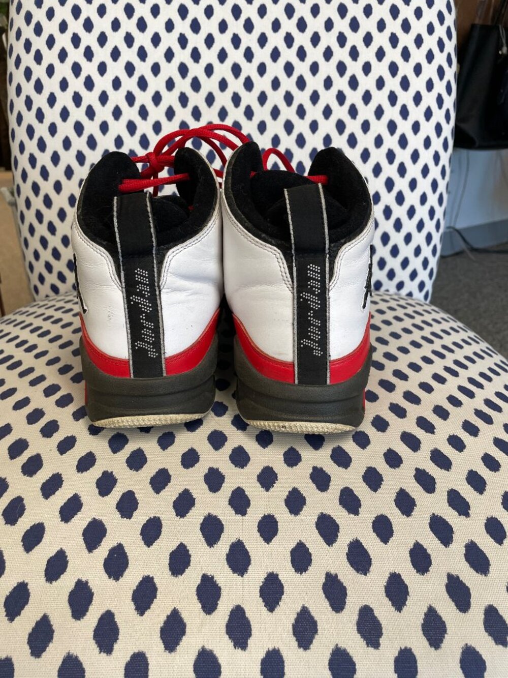 Nike 10.5 White Shoes - Picture 4 of 8